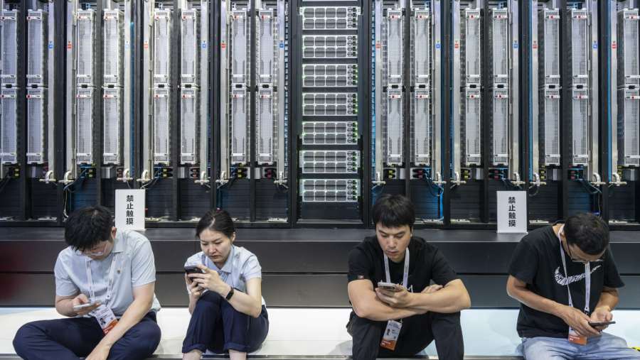 Ancaman Agen AI yang bisa menggantikan pekerjaan manusia melalui otomasi. dok: Bloomberg