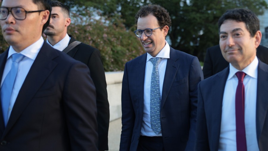 CEO dan pendiri Anthropic PBC Dario Amodei (tengah). dok: Bloomberg