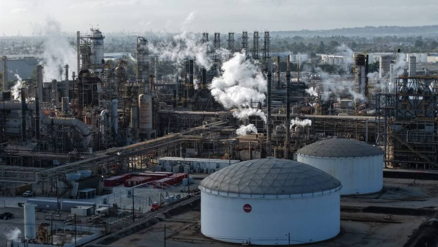 Kilang minyak milik Torrance Refining Company di Torrance, California, AS, pada Senin, 28 September 2026. (Caroline Brehman/Bloomberg)