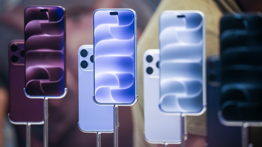 Etalase iPhone 18 Pro di Apple's Fifth Avenue, New York, Amerika Serikat. dok: Michael Nagle/Bloomberg