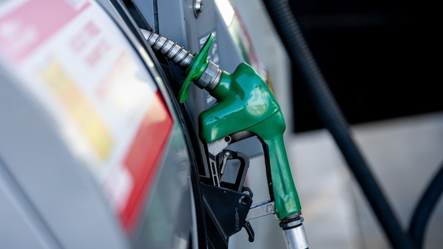 Nozel bahan bakar diesel di SPBU Chevron di San Jose, California, AS./Bloomberg-David Paul Morris