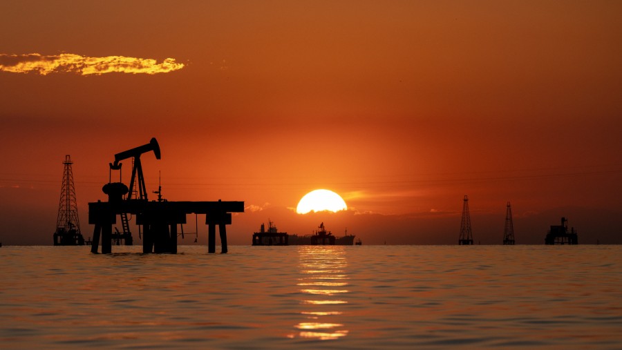 Anjungan minyak Petroleos de Venezuela SA (PDVSA) di Danau Maracaibo di Cabimas, negara bagian Zulia, Venezuela./Bloomberg-Gaby Oraa