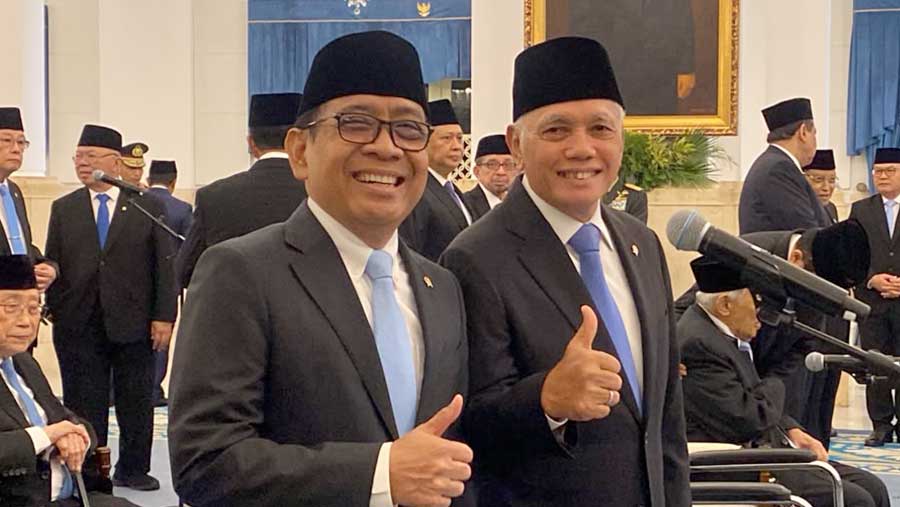 Pratikno dan Hatta Rajasa di Istana (02/10/2026). (Bloomberg Technoz/Dovana Hasiana)