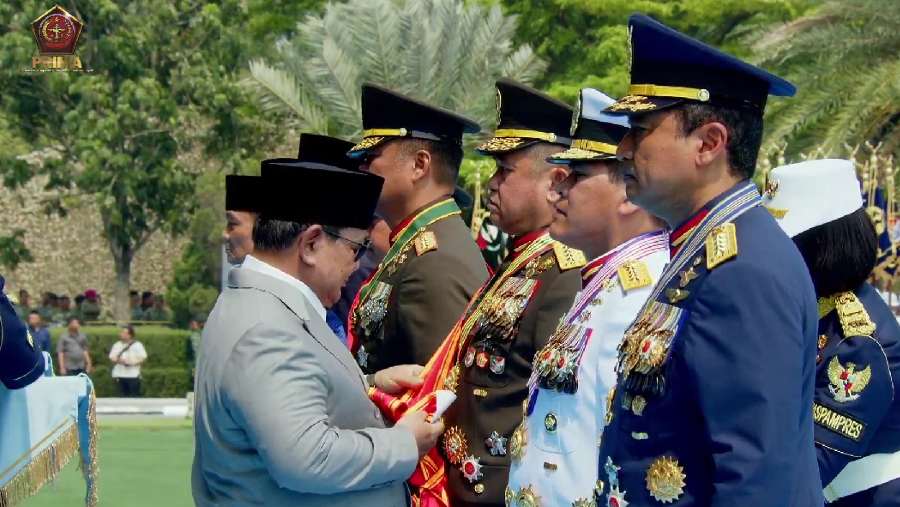 Prabowo Beri Tanda Kehormatan ke Menhan hingga KSAD. dok: TNI