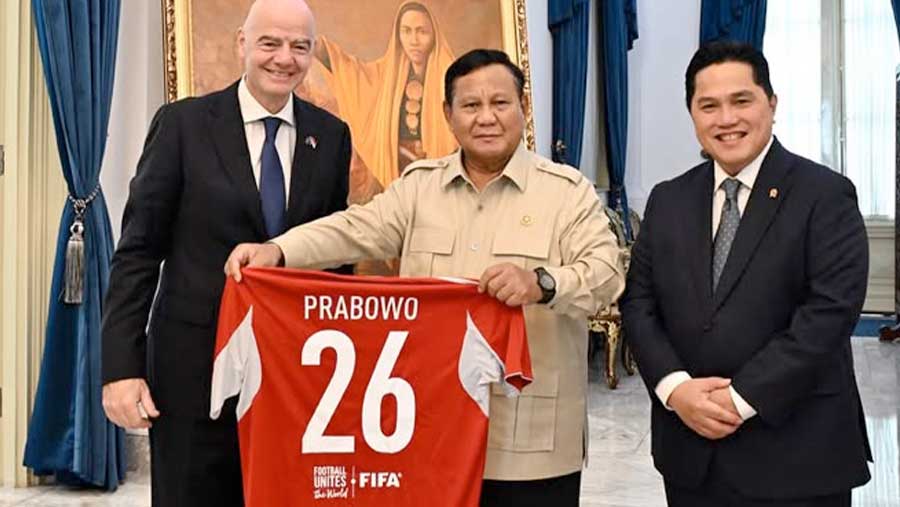 Presiden Prabowo menerima kunjungan Presiden FIFA Gianni Infantino dan Menpora sekaligus Ketua Umum PSSI Erick Thohir. (Dok. IG @sekretariat.kabinet)