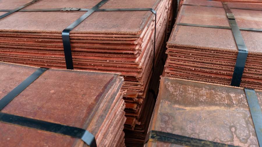 Lembaran tembaga siap kirim. dok: Bloomberg