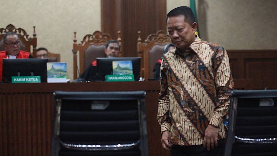 Kasus yang menyeret Febrie yaitu dugaan pemerasan dan tindak pidana pencucian uang (TPPU) penanganan perkara PT ASABRI dan/atau Asuransi Jiwasraya.