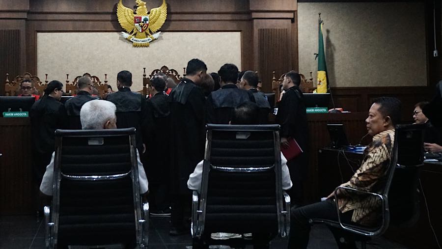 Perkara tersebut berdasarkan surat perintah penyidikan (sprindik) yang diterbitkan Kejagung usai menerima pengalihan tiga perkara dari Polri.