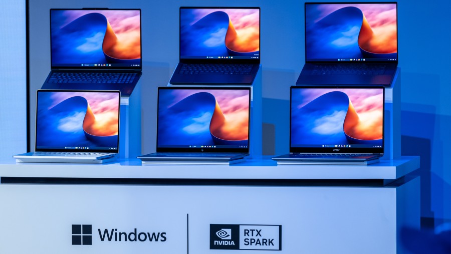 Surface Laptop Ultra dengan chip RTX Spark dari Nvidia. (David Paul Morris/Bloomberg)