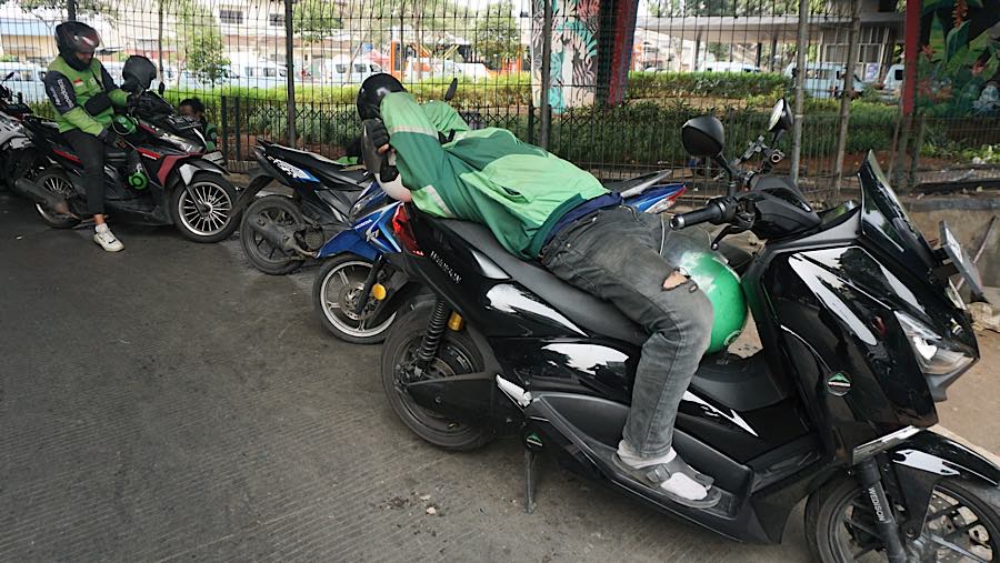 Nantinya, Kemenhub akan fokus pada ojol atau pengemudi angkutan orang. (Bloomberg Technoz/Andrean Kristianto)