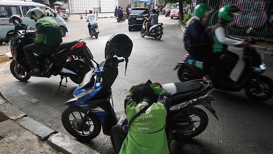Pemerintah menerbitkan Peraturan Presiden (Perpres) Nomor 27 Tahun 2026 tentang Perlindungan Pekerja Transportasi Online (Perpres Ojol).