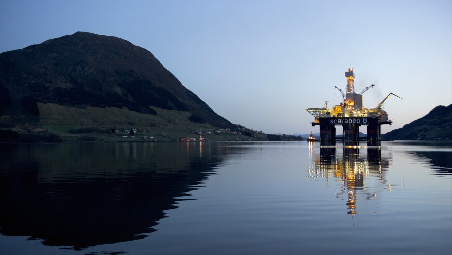 Anjungan pengeboran minyak laut dalam Scarabeo 8, yang dioperasikan oleh ENI Norge AS./Bloomberg-Kristian Helgesen