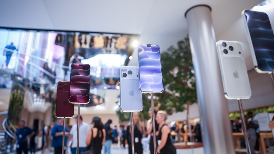 iPhone 18 Pro di toko ritel Apple, berlokasi di Fifth Avenue. (Michael Nagle/Bloomberg)
