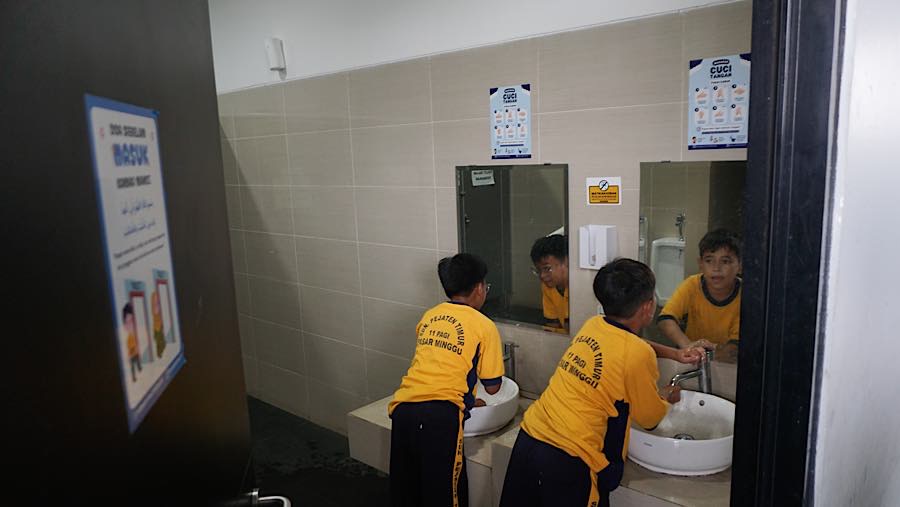 Program ini ditujukan untuk menyediakan fasilitas pendidikan layak dan mendukung kegiatan belajar mengajar. (Bloomberg Technoz/Andrean Kristianto)