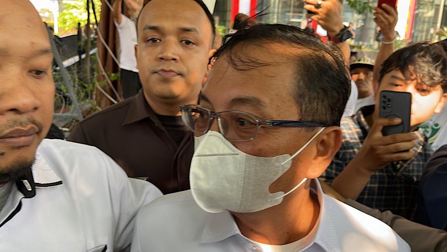 Sekretaris Utama (Sestama) BNPB Rustian usai diperiksa terkait OTT di Gedung KPK, Jakarta, Rabu (14/10/2026). (Bloomberg Technoz/Merinda Faradianti)