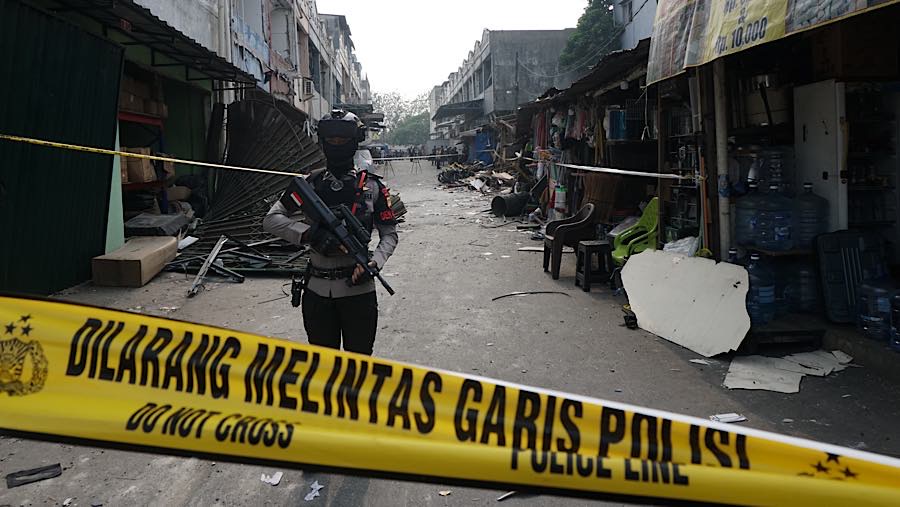 Suasana kerusakan akibat ledakan di Pasar Cimanggis, Tangerang Selatan, Banten, Kamis (15/10/2026). (Bloomberg Technoz/Andrean Kristianto)