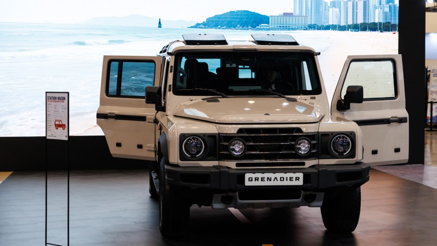 Brand mobil dari grup Chery, iCAUR memperkenalkan seri Ineos Grenadier. Desain mirip Land Rover Defender.