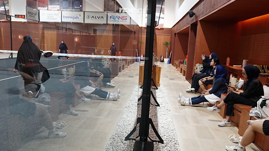 Di kawasan SCBD terdapat RESET Social Club yang menjadi salah satu tempat bermain padel di Jakarta Selatan. (Bloomberg Technoz/Andrean Kristianto)