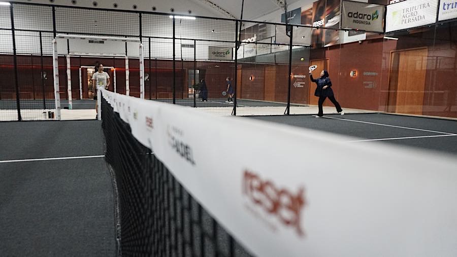 Gaya hidup olahraga kian diminati salah satunya bermain padel yang kini menjadi tren demi menjaga kebugaran. (Bloomberg Technoz/Andrean Kristianto)
