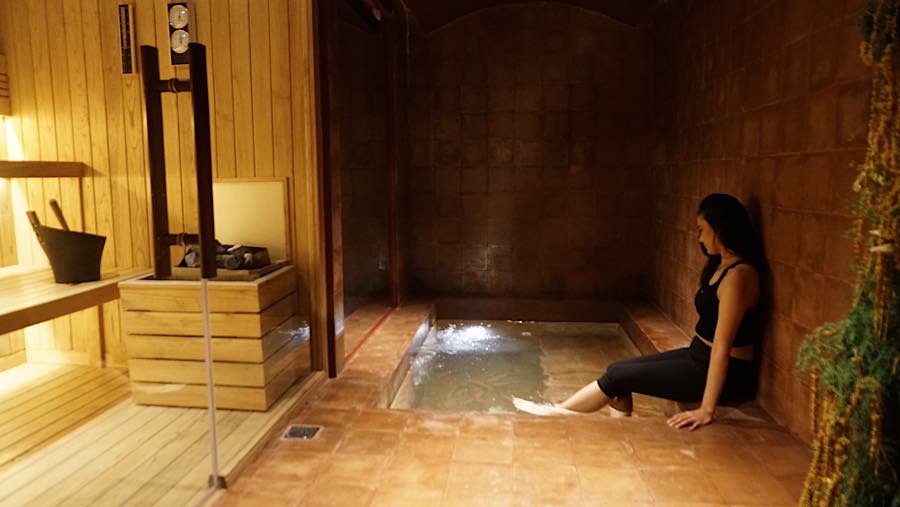 Cold plunge yang dapat dimanfaatkan untuk relaksasi dan pemulihan tubuh setelah berolahraga. (Bloomberg Technoz/Andrean Kristianto)