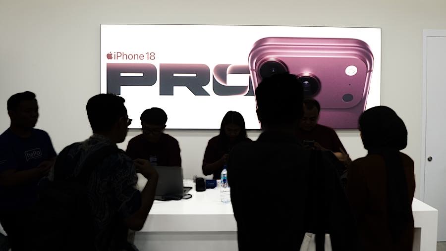 iPhone 18 Pro menjadi model paling terjangkau dengan harga mulai Rp27.499.000. Sementara iPhone 18 Pro Max dibanderol mulai Rp29.499.000.