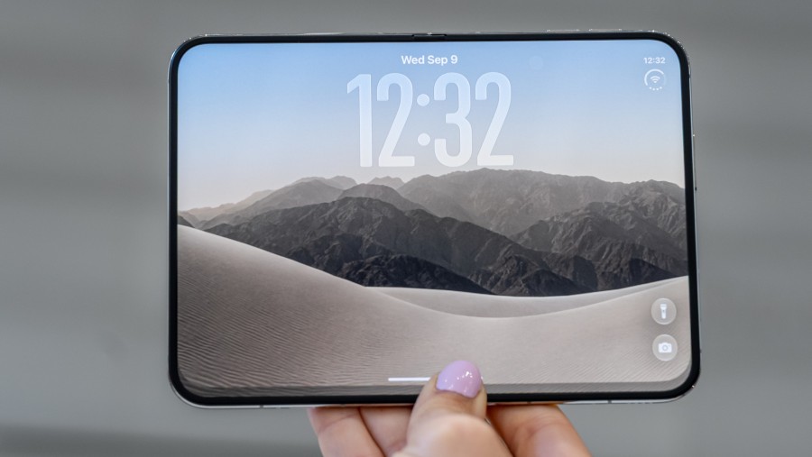 Apple iPhone Duo (Bloomberg)