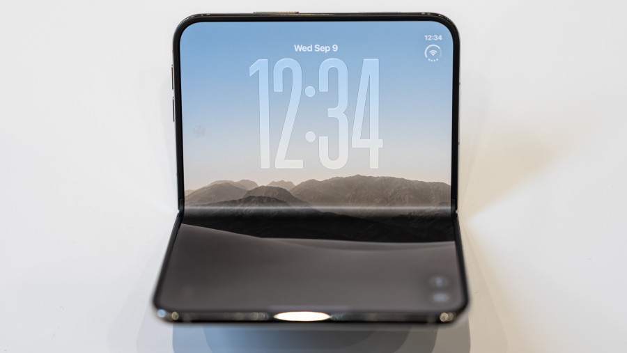 Apple iPhone Duo (Bloomberg)
