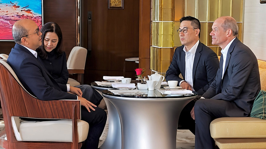 CEO BPI Danantara Rosan Roeslani bertemu dengan bos Jardine Matheson, Ben Keswick di Hong Kong, Senin (20/10/2026). (Sumber: IG Rosan Roeslani)