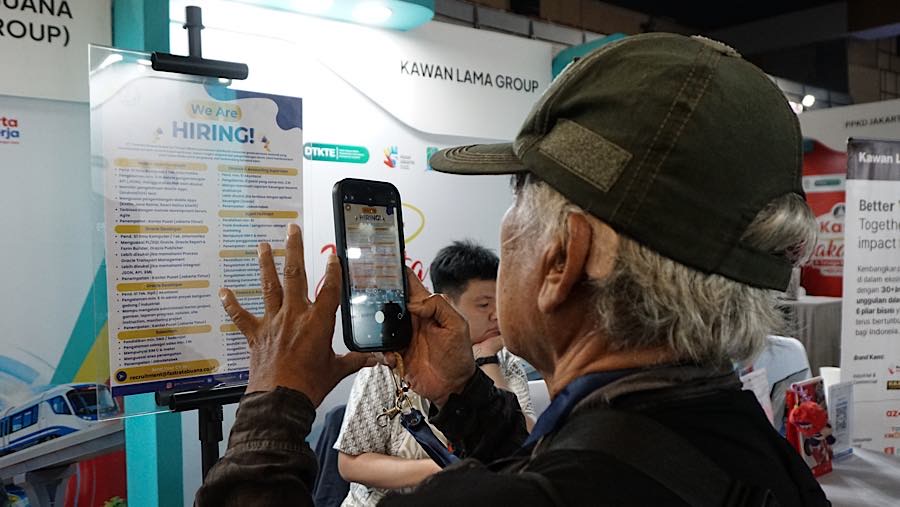 Bursa lowongan kerja tersebut digelar Pemerintah Provinsi DKI Jakarta melalui program Jakarta Job Fair dan Tenaga Kerja Mandiri (TKM).