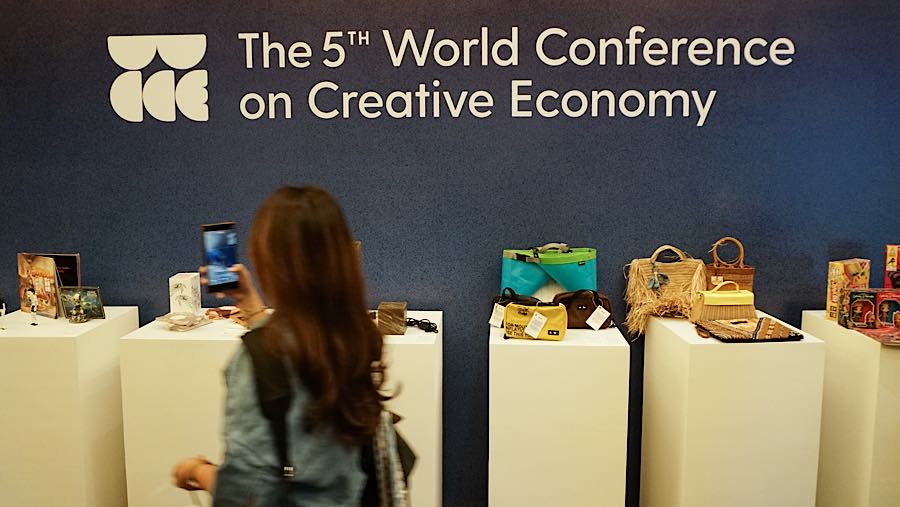Creativillage yang menjadi bagian dari rangkaian WCCE diperkirakan menyambut sekitar 20.000 pengunjung. (Bloomberg Technoz/Andrean Kristianto)