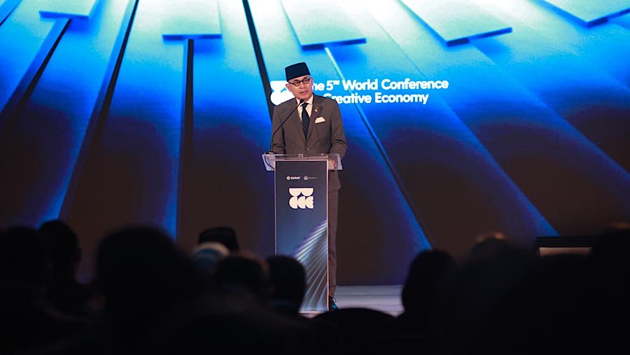 Dari perspektif hubungan internasional, Menlu RI, Arrmanatha Nasir, menyoroti pentingnya kreativitas sebagai modal menghadapi ketidakpastian global.