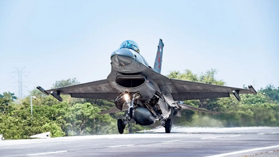 Perkuat Fleksibilitas Operasi Udara, TNI AU Uji Jalan Tol Paspro sebagai Landasan Alternatif (IG: @militer.udara)