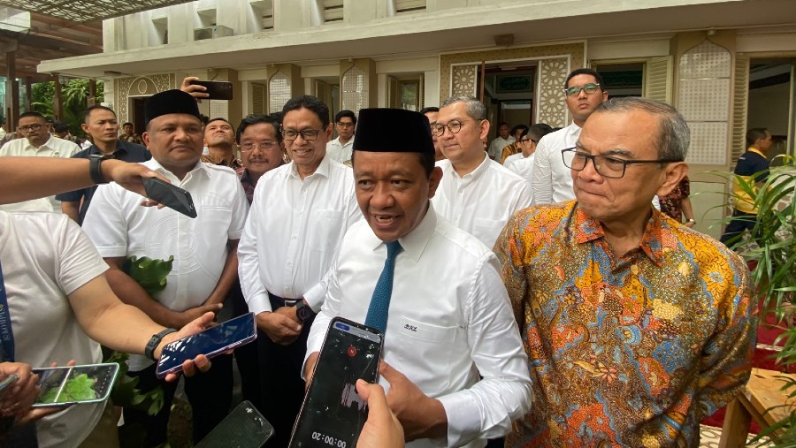 Menteri ESDM Bahlil Lahadalia di kantor Kementerian ESDM, Jumat (23/10/2026)./Bloomberg Technoz-Sabrina