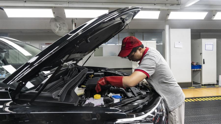 Perakitan mobil Tiggo 8 milik Chery Automobile Co. di pabrik Wuhu, China. dok: Qilai Shen/Bloomberg