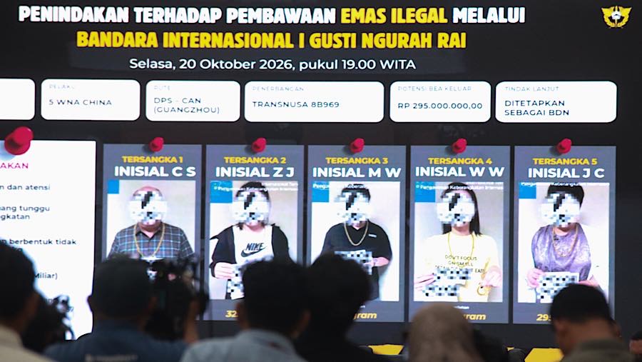 Konferensi pers penindakan ekspor emas ilegal di Kantor Pusat Bea Cukai, Jakarta, Senin (26/10/2026). (Bloomberg Technoz/Andrean Kristianto)