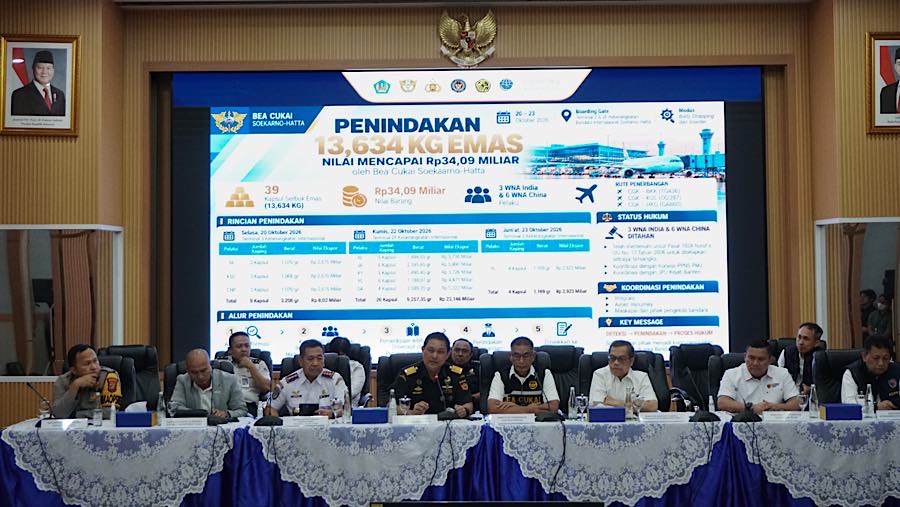 Konferensi pers penindakan ekspor emas ilegal di Kantor Pusat Bea Cukai, Jakarta, Senin (26/10/2026). (Bloomberg Technoz/Andrean Kristianto)