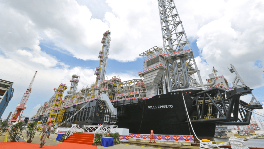 Kapal pencairan gas terapung (FLNGV) Hilli Episeyo, yang dibangun oleh Keppel Offshore & Marine Ltd. untuk Golar Hilli Corp. Singapura./Bloomberg