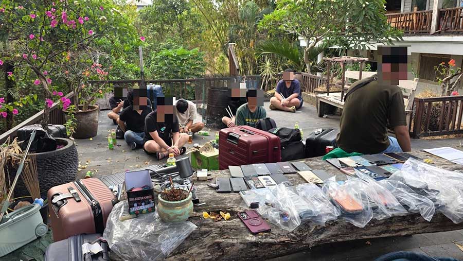 Imigrasi Tangkap 15 WNA Malaysia dan Singapura yang operasikan Pinjol Ilegal di Bali. (Dok. Kantor Imigrasi Bali)