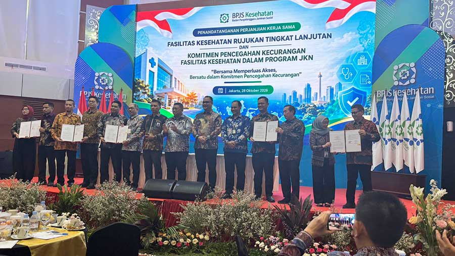 Royanto Purba, Anggota DJSN serta Direktur Jaminan Pelayanan Kesehatan BPJS Kesehatan Abdi Kurniawan Purba. (Bloomberg Technoz/Sabrina)