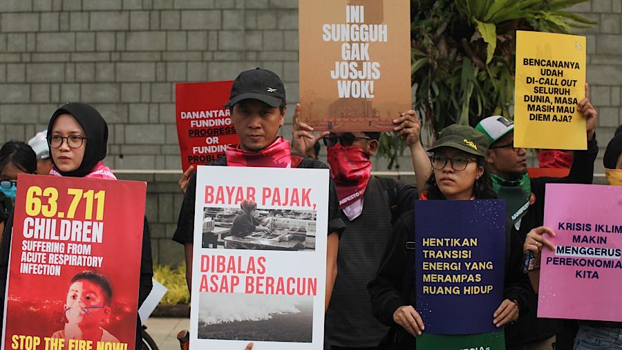 Mereka datang untuk membacakan Manifesto Keadilan Iklim Antargenerasi sebagai bentuk penolakan terhadap model pembangunan eksploitatif.
