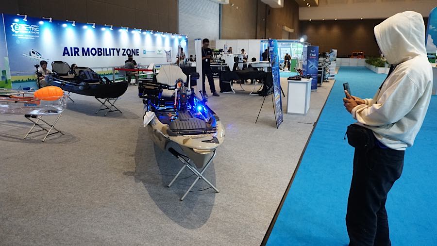 Pameran yang berlangsung hingga Minggu (1/11) ini menjadi salah satu ajang bagi produsen memperkenalkan produk unggulan menjelang pergantian tahun.